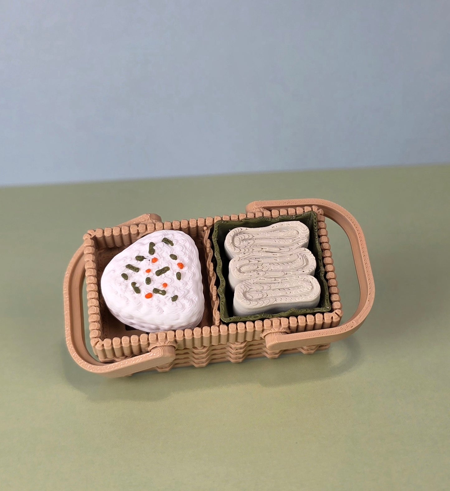 Small Picnic Basket Clicker